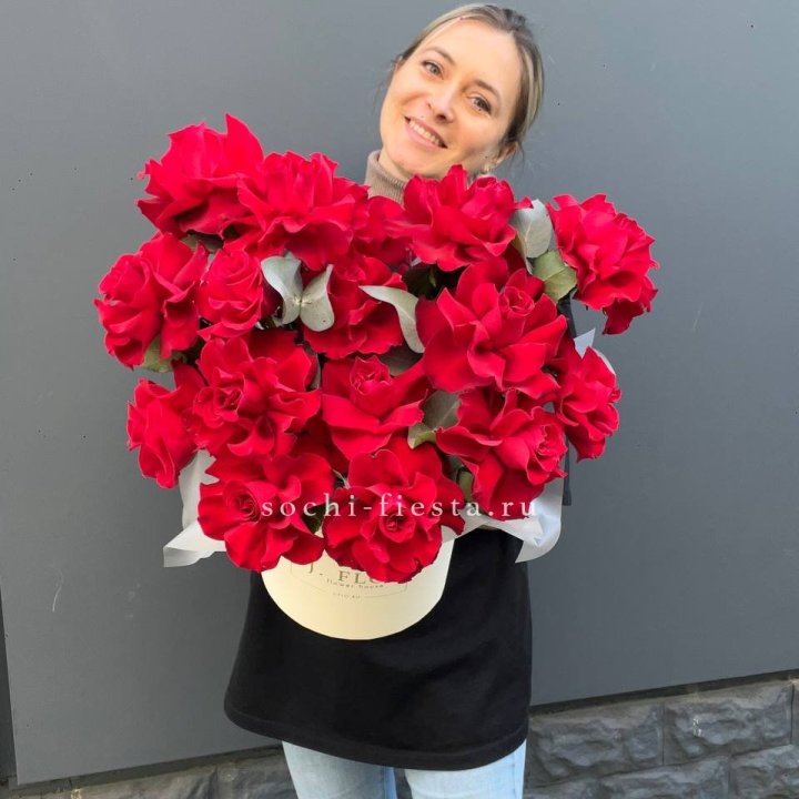 17 Французских роз в боксе в Махачкале