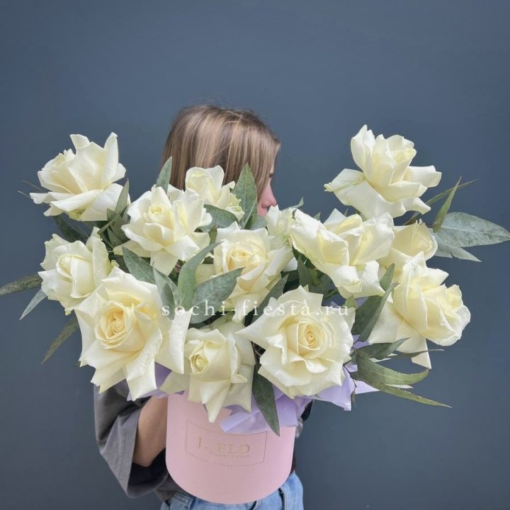 15 Французских роз в боксе в Махачкале