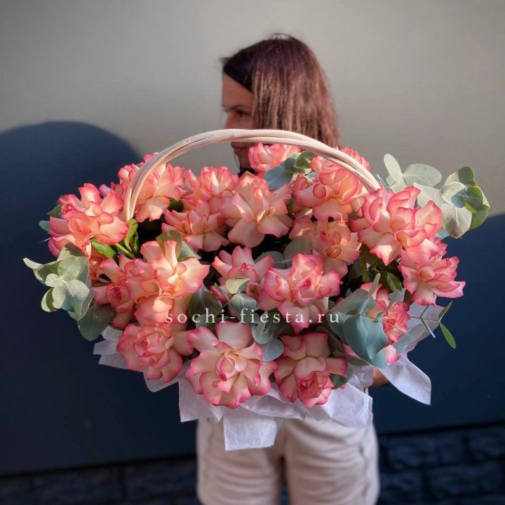 25 Французских роз Джумилия в корзине в Махачкале