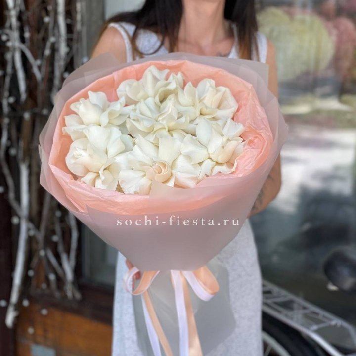 7 Белых французских роз в Махачкале