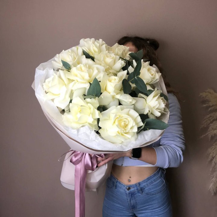 11 Белых французских роз "Вайт найс" в Махачкале