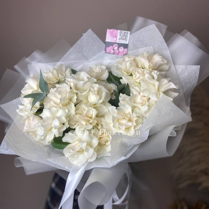 21 французских роз с эвкалиптом в Махачкале