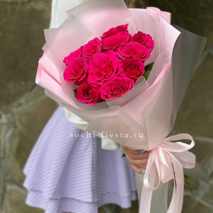 Букет алых роз в Махачкале
