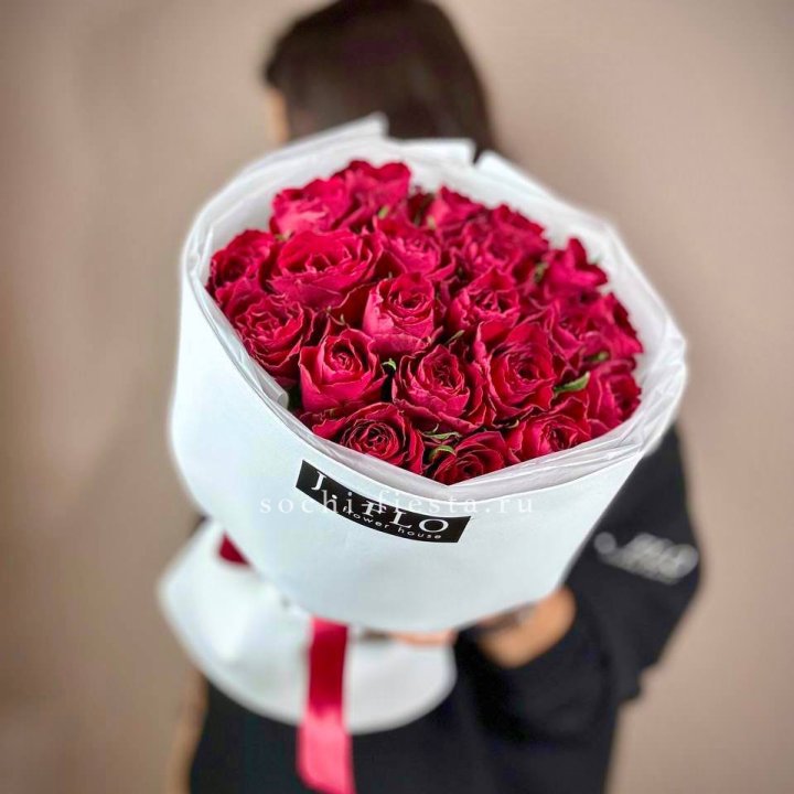 Букет красных роз мадам ред в Махачкале