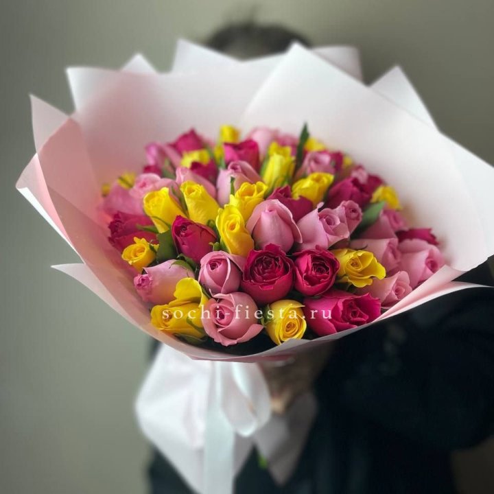 Букет из 51 розы Микс (Кения) в Махачкале