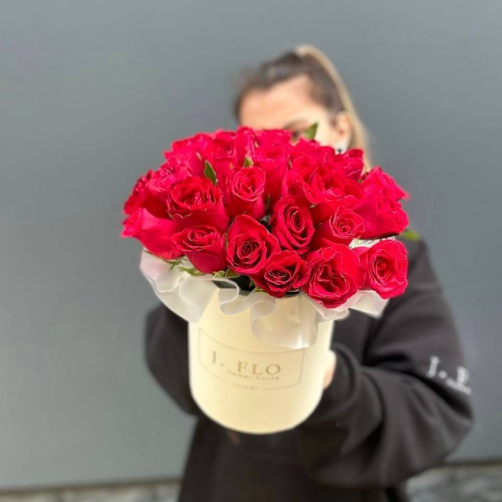 27 кенийских роз в боксе в Махачкале