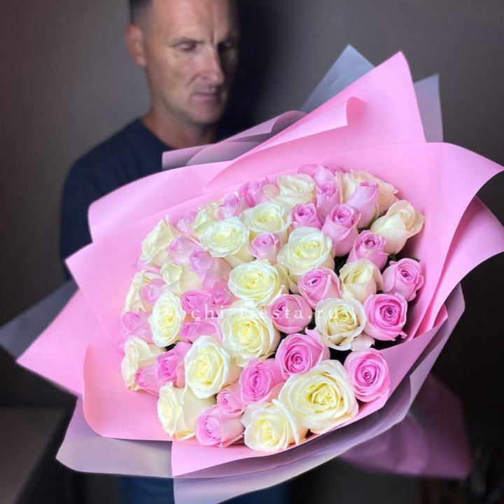 51 белых и розовых роз в Махачкале