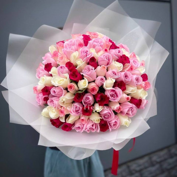 101 разноцветная роза "Карусель" в Махачкале