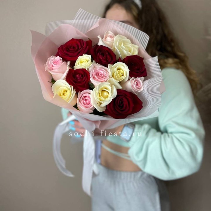 15 роз "Карусель" в Махачкале