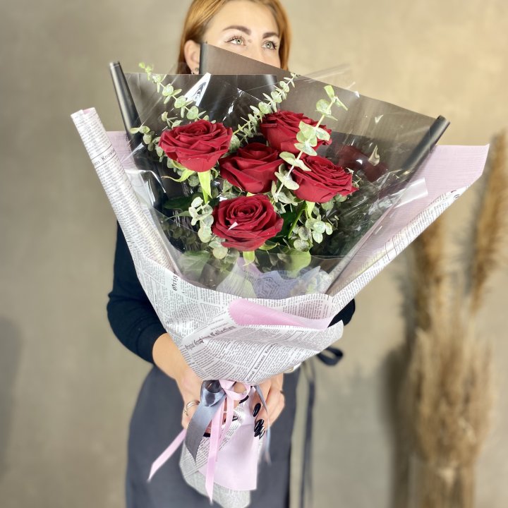 5 красных роз в Махачкале