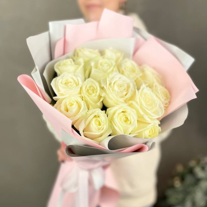 15 белых роз пудра в Махачкале