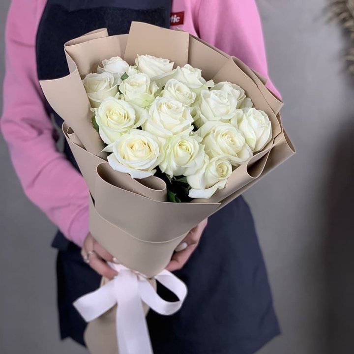 15 белых роз миракли в Махачкале