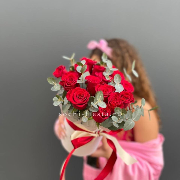 15 Красных роз в боксе №2 в Махачкале