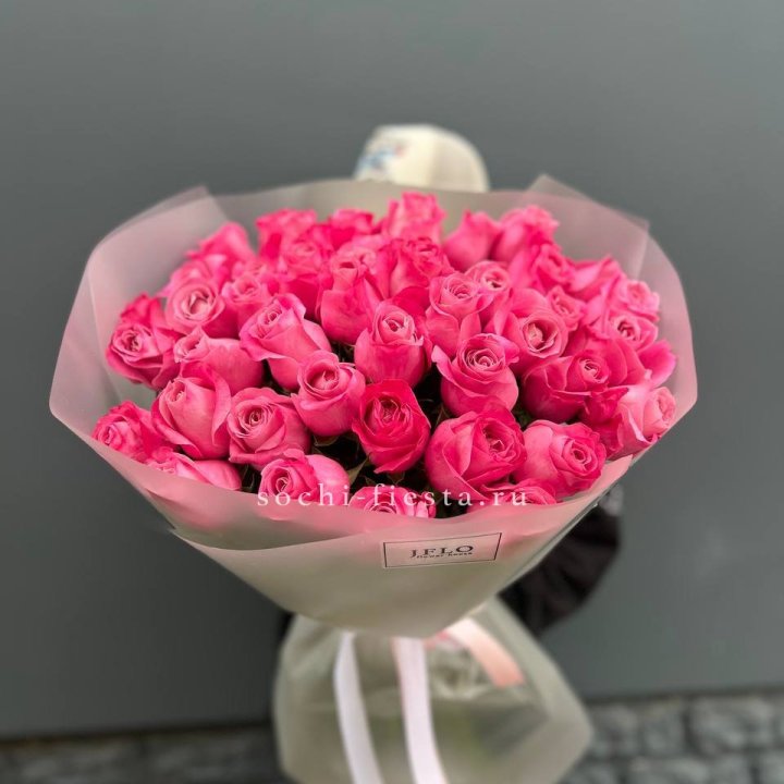 Роза малиновая в Махачкале