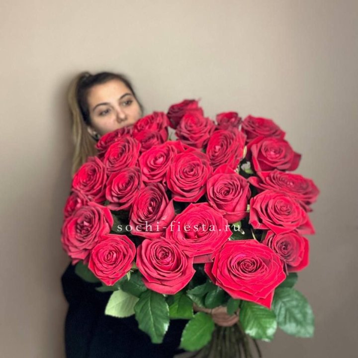 25 высоких роз в Махачкале