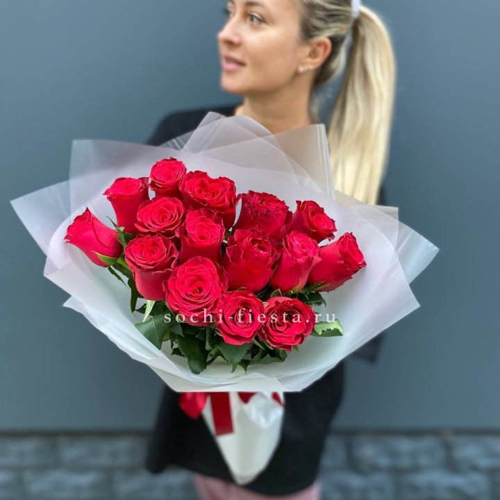 Букет из 15 красных роз  в Махачкале