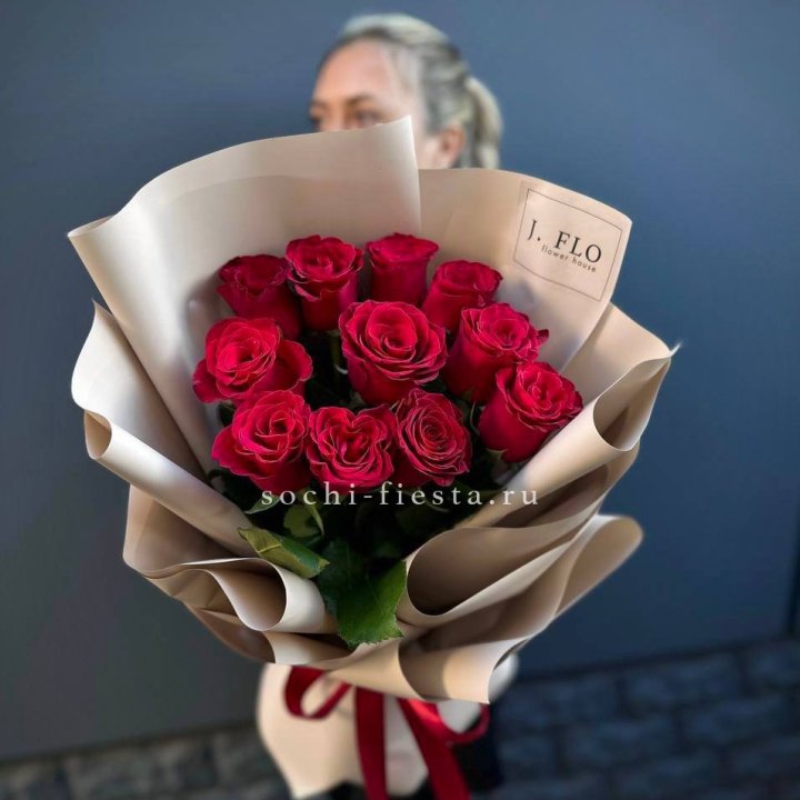 Букет красных роз "Наоми" в Махачкале