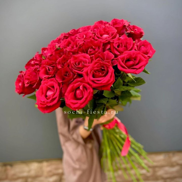 51 высокая красная роза в Махачкале
