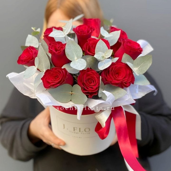11 роз в шляпной коробке в Махачкале