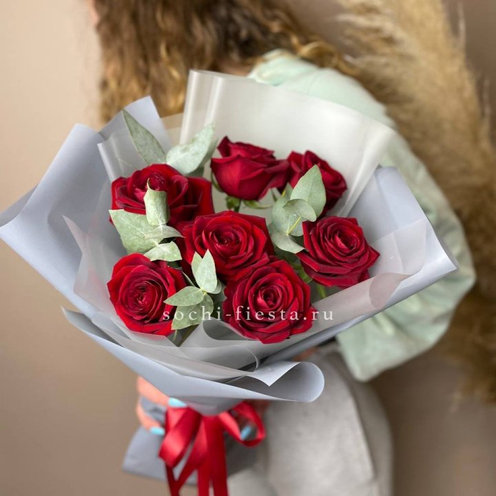 7 красных роз в Махачкале