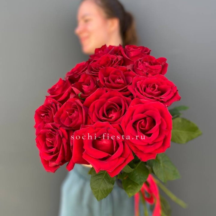 15 красных роз под ленту в Махачкале