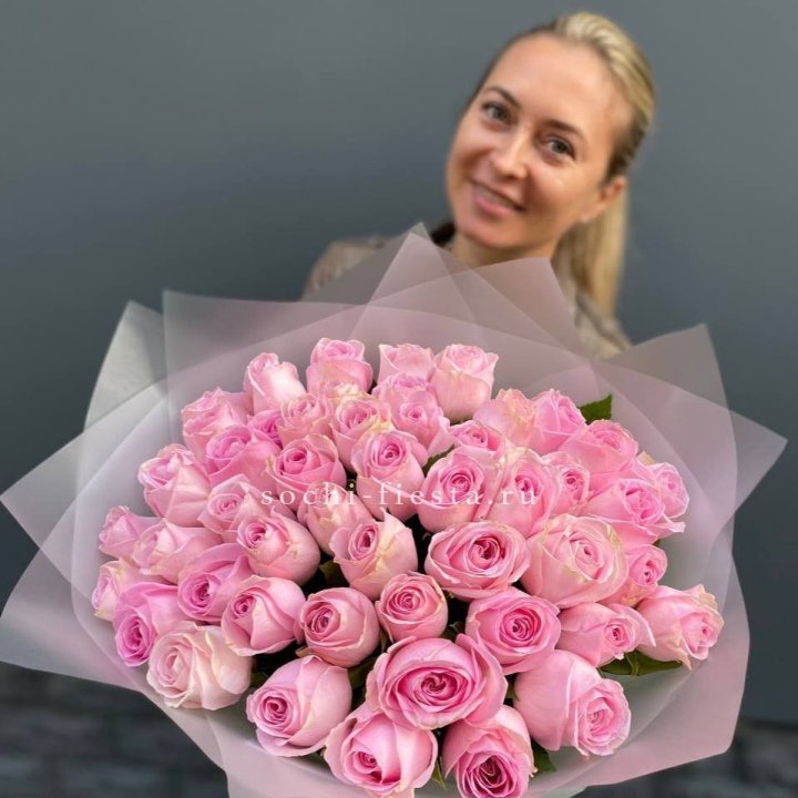 51 розовая роза в Махачкале