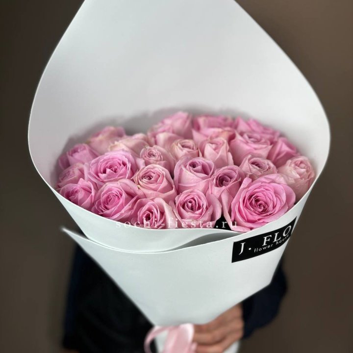 25 розовых роз в Махачкале