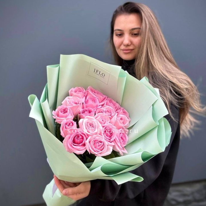 17 розовых роз в Махачкале