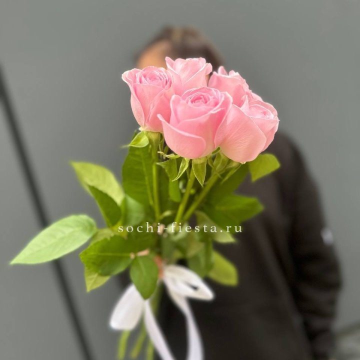 Букет 5 розовых роз  в Махачкале