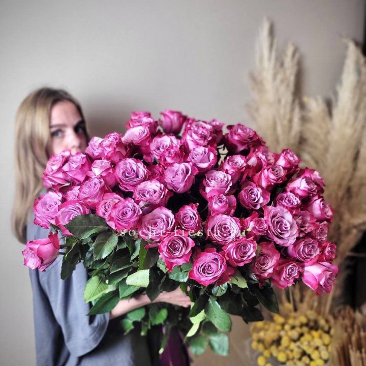Охапка высоких роз Деп перпел в Махачкале