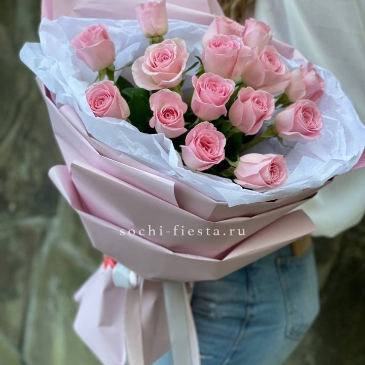Розовые розы в авторском оформлении в Махачкале