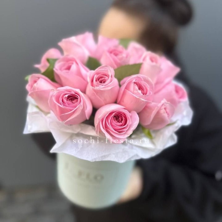 17 розовых роз в цилиндре в Махачкале