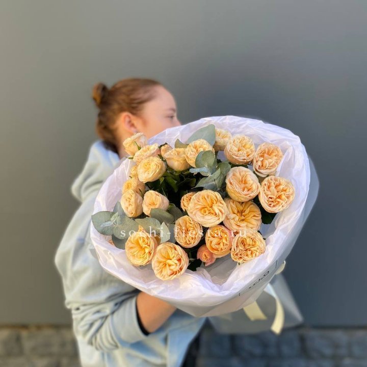 7 пионовидных роз в Махачкале