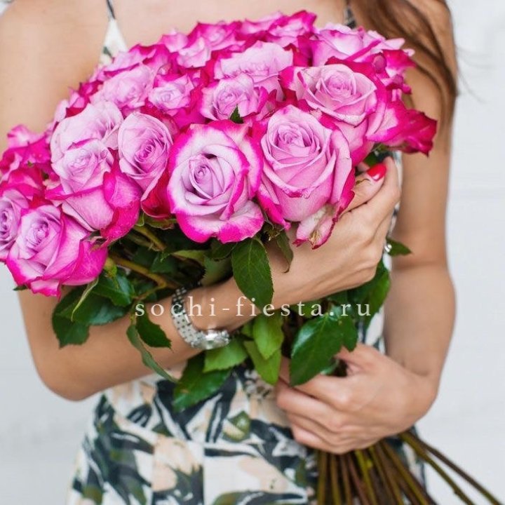 Букет высоких роз Ди перпел в Махачкале