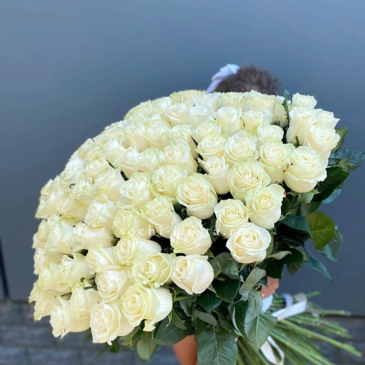 101 белая высокая роза в Махачкале