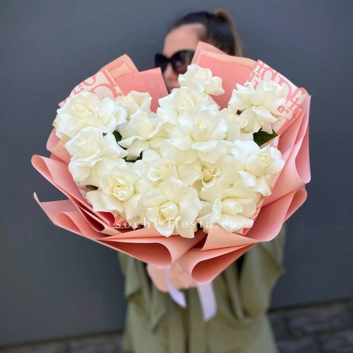 Белые розы "Аморе" в Махачкале