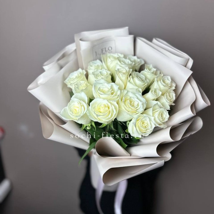19 белых роз  в Махачкале