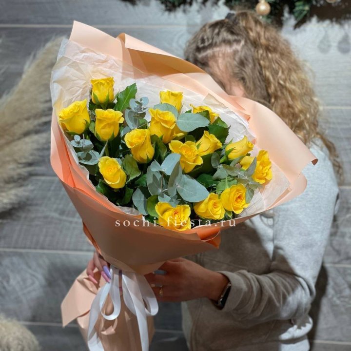 15 желтых роз в Махачкале