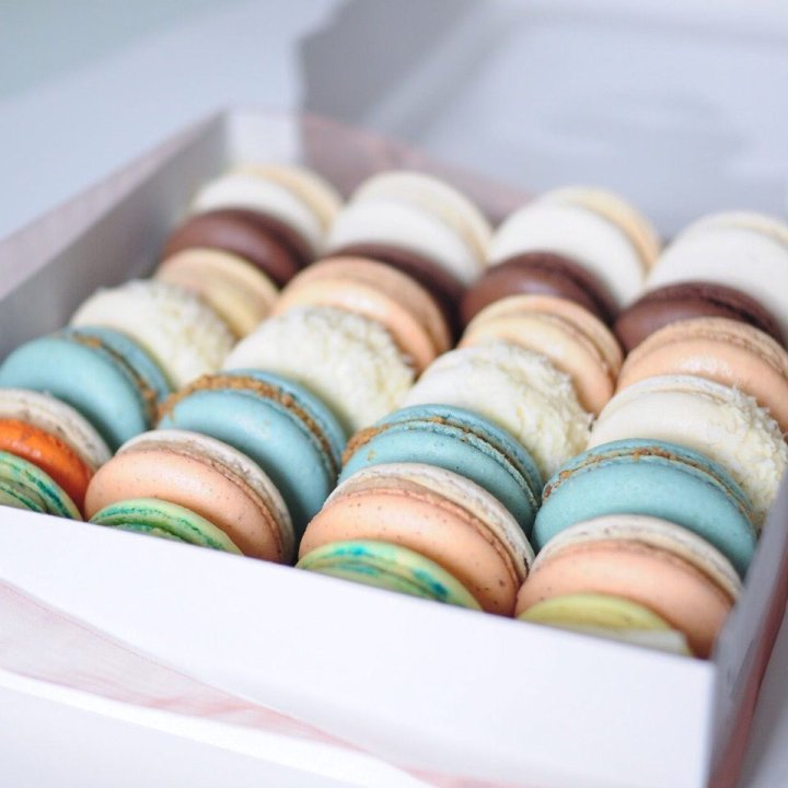 Коробка макаронс 25 шт. в Махачкале