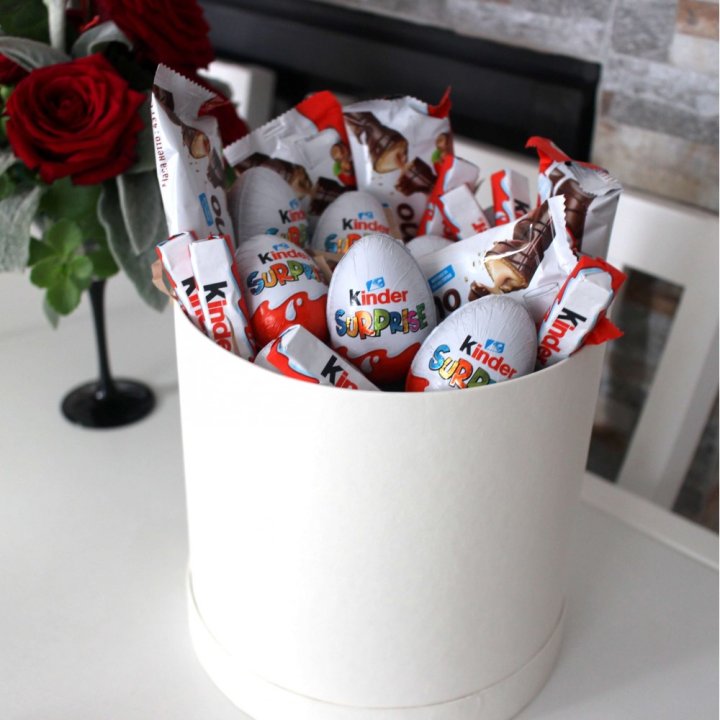 Коробка с киндерами  в Махачкале