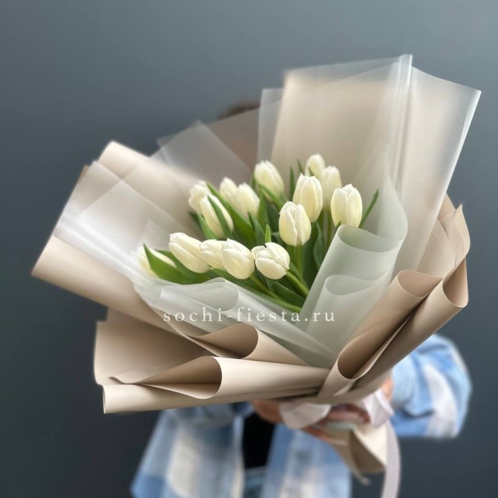 Букет из 15 белых тюльпанов в Махачкале