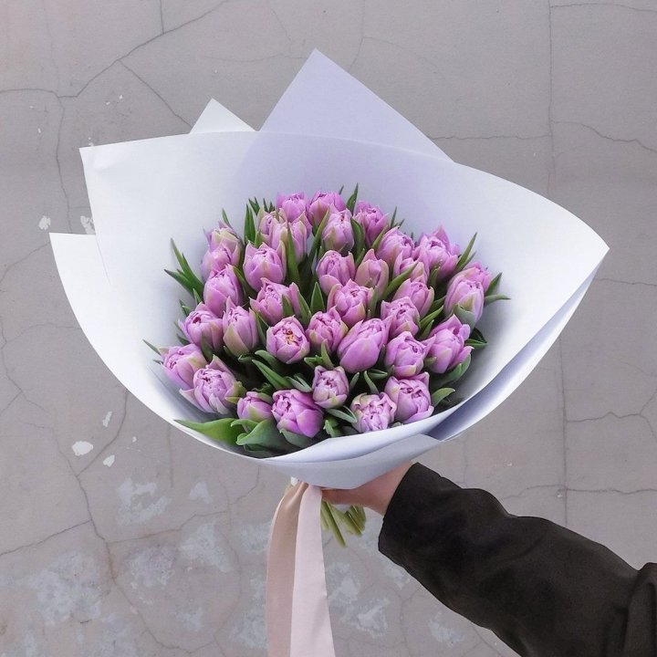 35 сиреневых тюльпанов в Махачкале