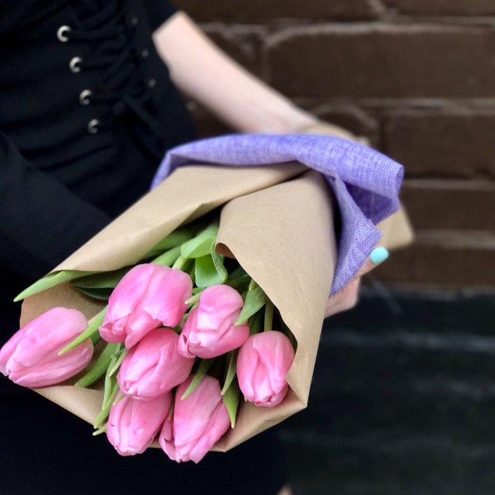 Букет розовых тюльпанов в Махачкале