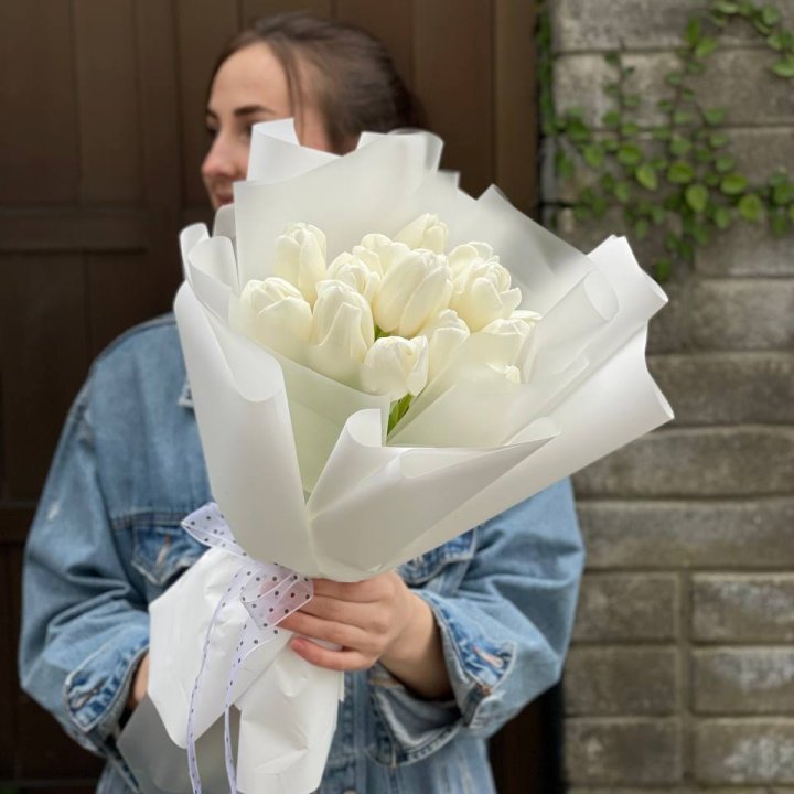 Букет белоснежных тюльпанов в Махачкале