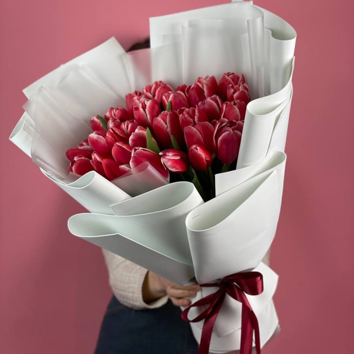 Букет красных тюльпанов в Махачкале